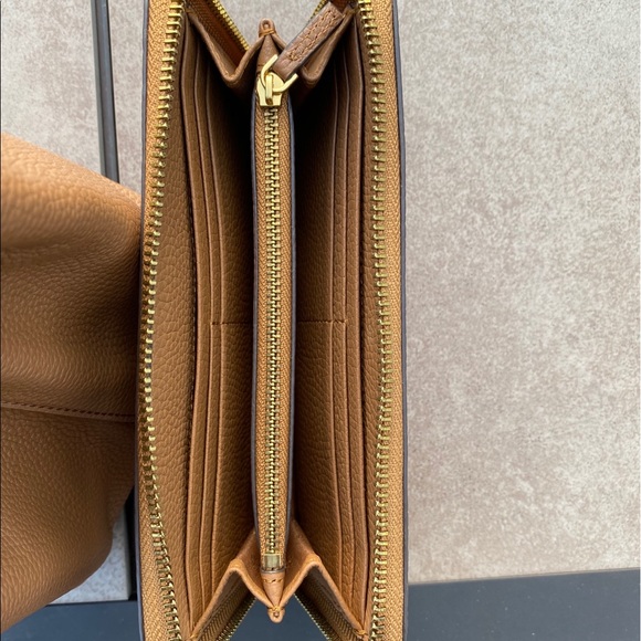 NWT Tory Burch Britten Tote & Wallet Set - Picture 4 of 6